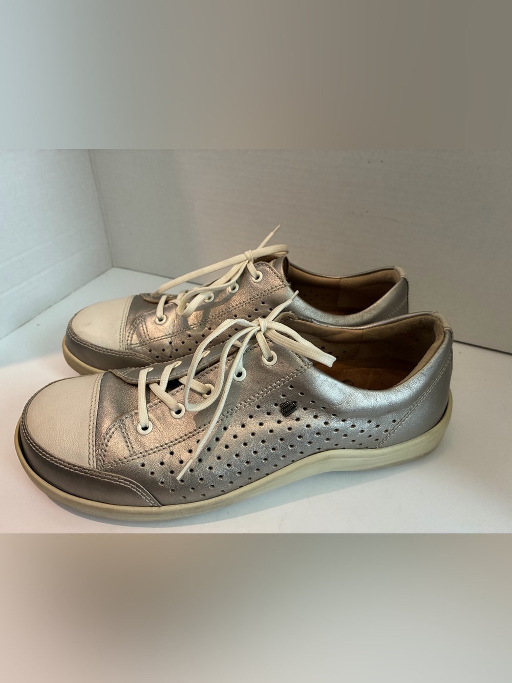 Finn Comfort Silver and White Women's Lace-Up Athletic Sneakers